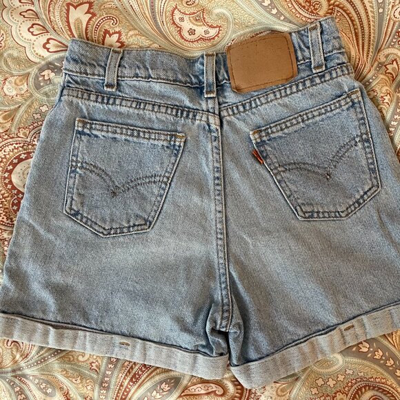 Vintage Levi's jean shorts - Picture 2 of 12